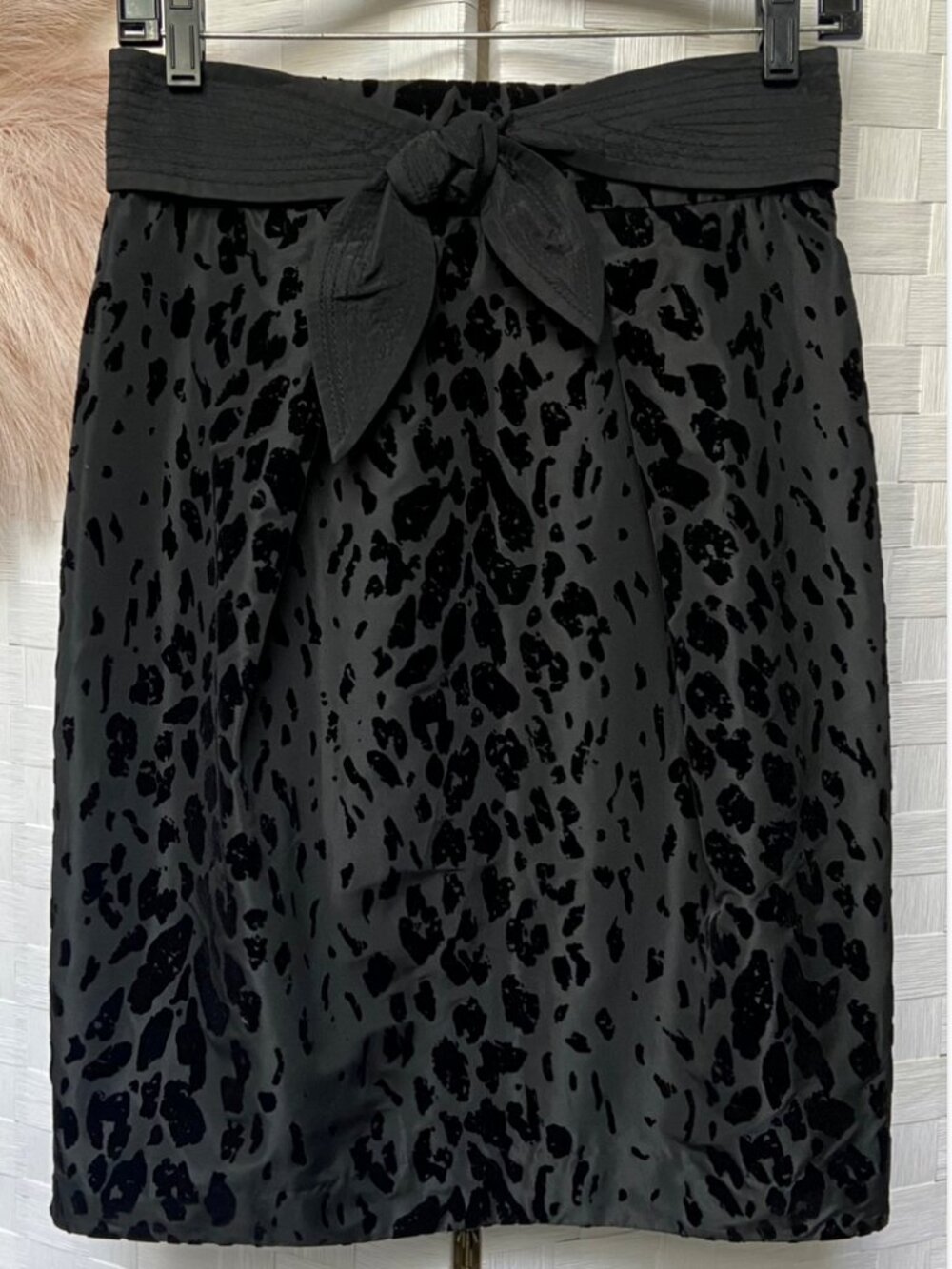 WORTH New York Black Cheetah Velvet Print Bow Toe Skirt Size 2
